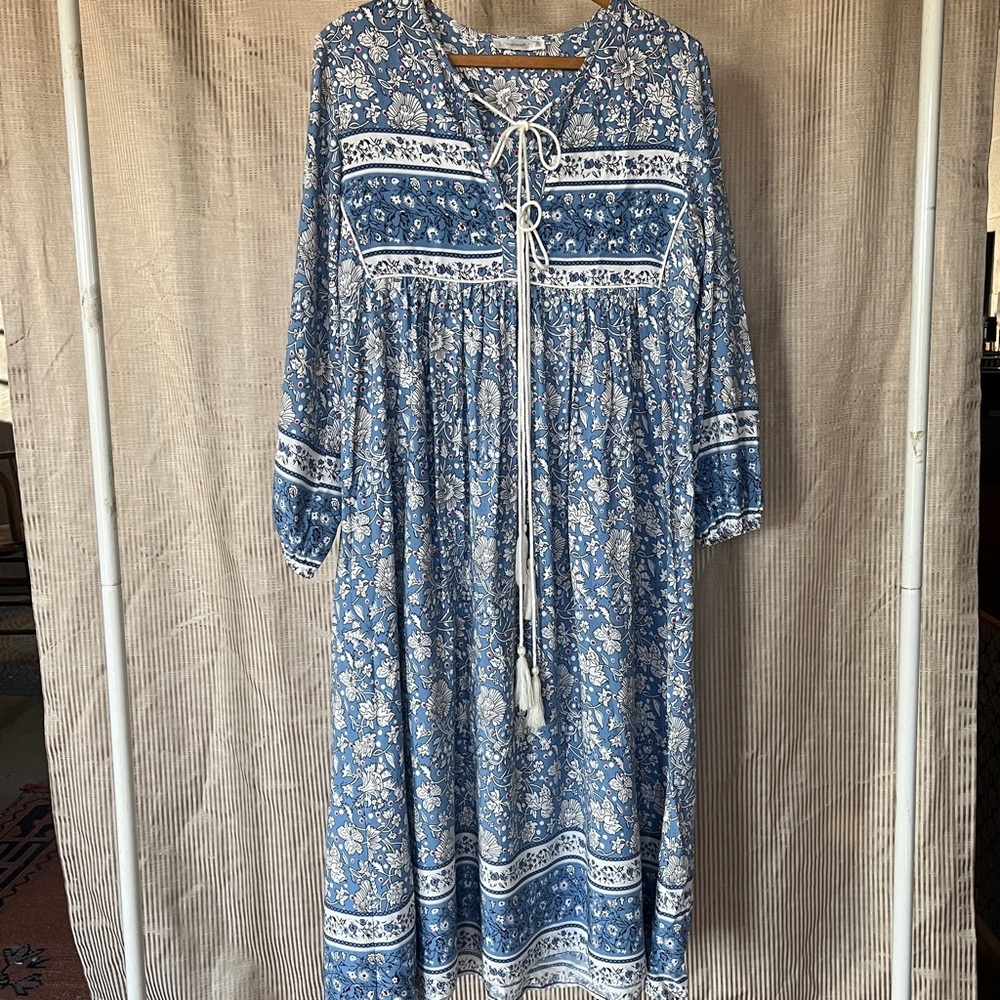 R. Vivimos Floral Blue and White Long Sleeve Maxi Dress - Picture 2 of 12